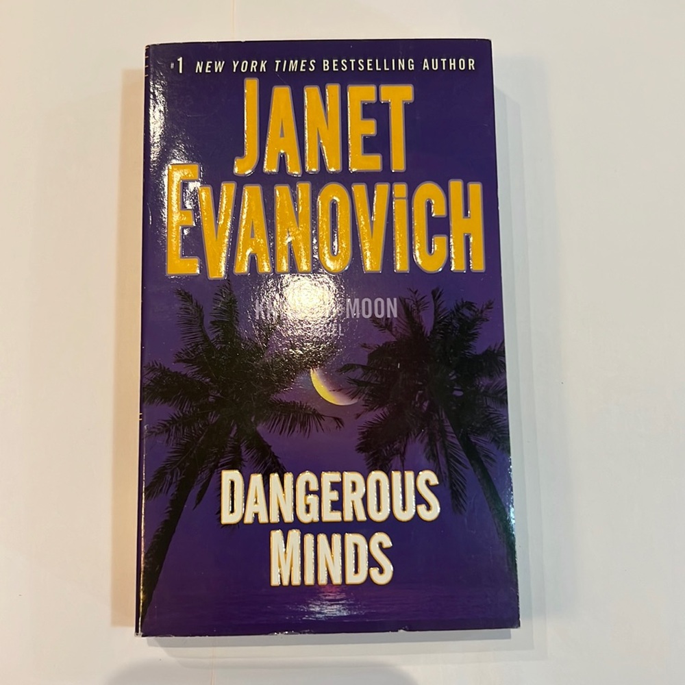 Dangerous Minds by Janet Evanovich New Book